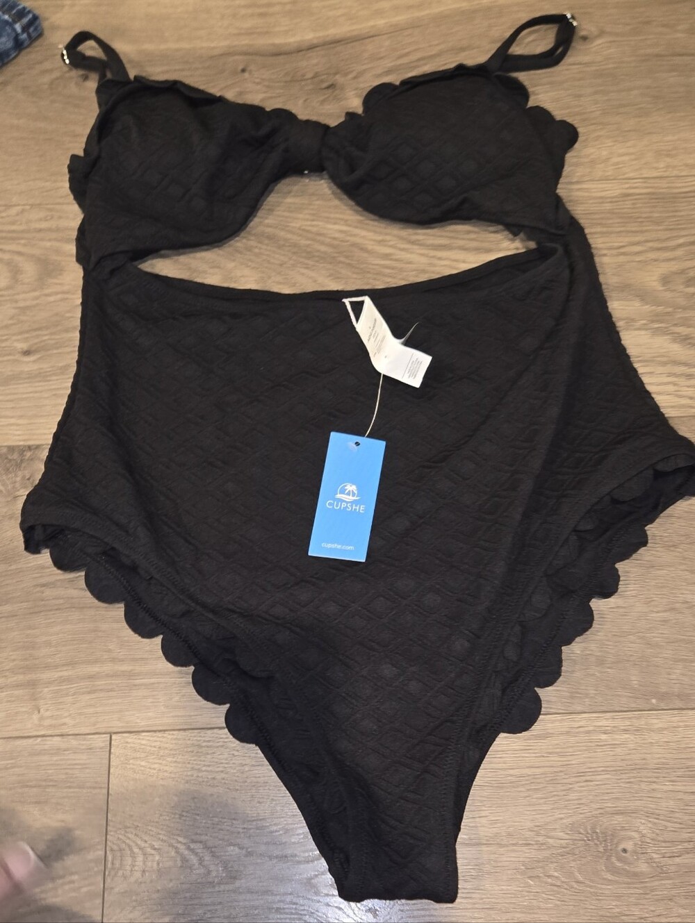 Cupshe Black Scallop One-Piece Swimsuit Large - Picture 5 of 5